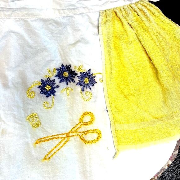 Vintage Half Apron with Yellow terry cloth Floral Embroidery pockets retro Mod - Picture 2 of 10